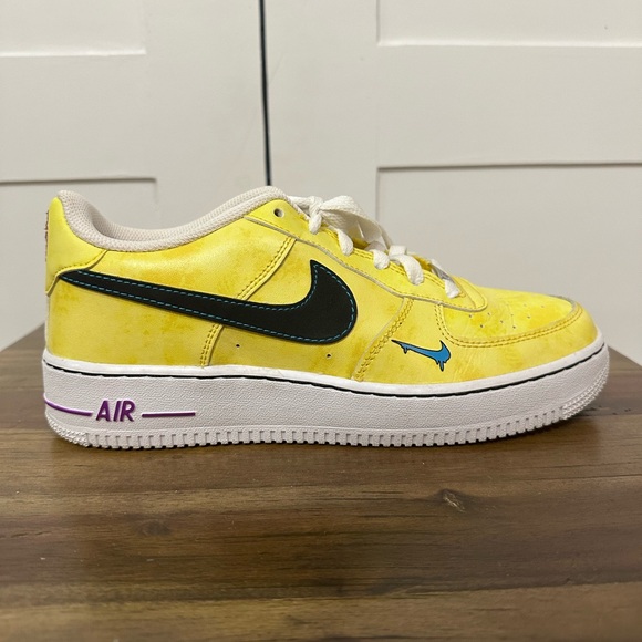 Nike Air Force 1 Smiley, 7Y, Yellow, worn a few times, no box - Picture 3 of 12